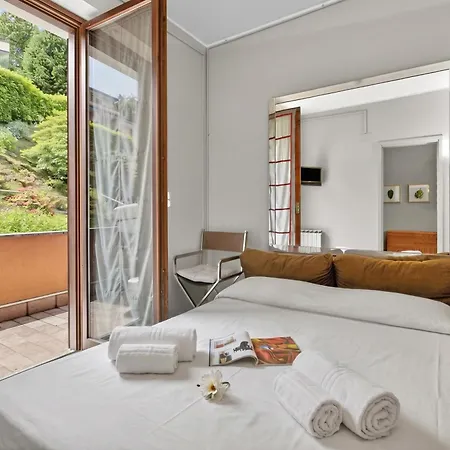 Riflessi Di Luce: Maggiore View Balcony - Happy Apartment